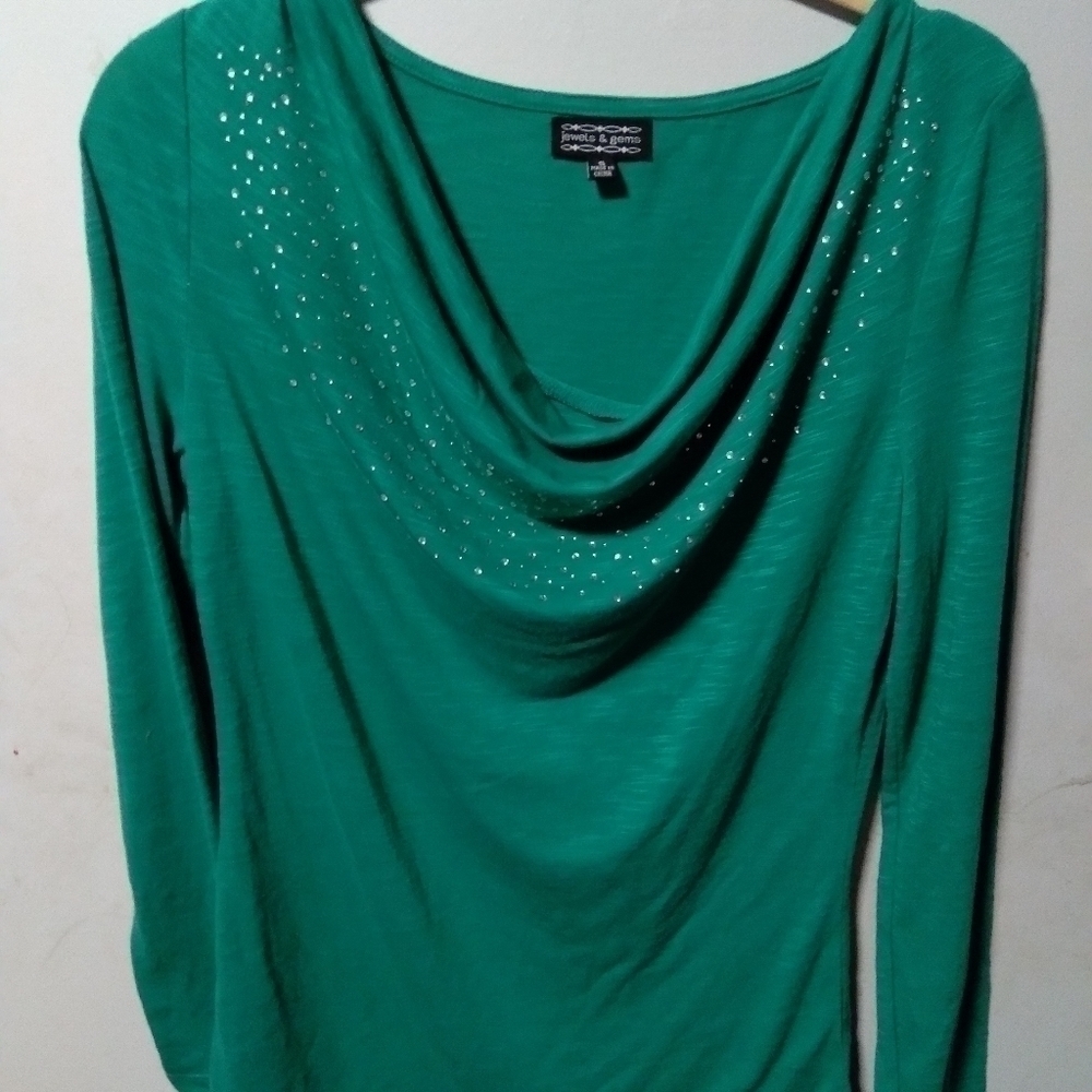 jewels & gems ladies long sleeve top. Size small